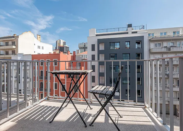 Houze Spacious Near Marques De Pombal Lägenhet *